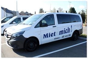 Weißer 9-Sitzer Mietbus